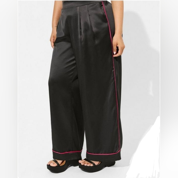 Torrid satin wide leg pants black with pink seam - Picture 3 of 11